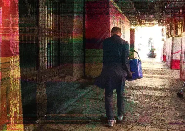 La strana storia dalla societ&agrave; delle pulizie del Teatro San Carlo che si fa pagare meno per vincere il bando, ma da mesi chiede migliaia di euro di straordinari