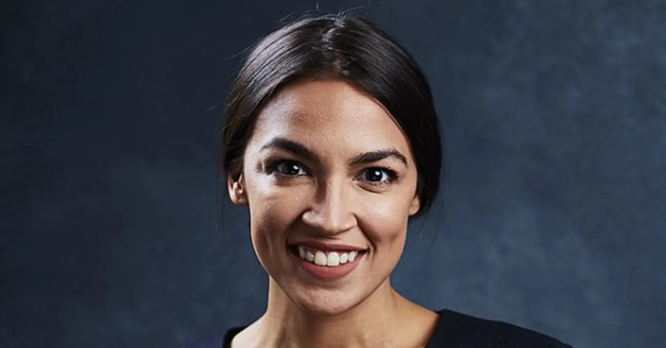 Donald Trump ha detto di essere pi&ugrave; bello di Zohran Mamdani, eletto sindaco di New York: ma la vera sfida &egrave; tra Melania e Alexandria Ocasio-Cortez, perch&eacute; viviamo in una democrazia estetica