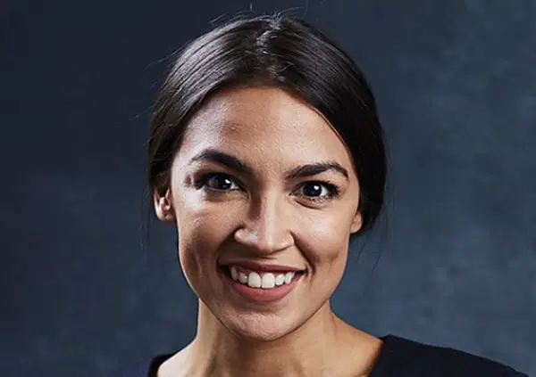 Donald Trump ha detto di essere pi&ugrave; bello di Zohran Mamdani, eletto sindaco di New York: ma la vera sfida &egrave; tra Melania e Alexandria Ocasio-Cortez, perch&eacute; viviamo in una democrazia estetica