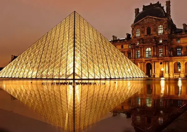 Davvero uno degli arrestati per il colpo al Louvre &egrave; un mago delle moto? S&igrave;, i suoi video sono virali e c&rsquo;&egrave; altro da dire&hellip;