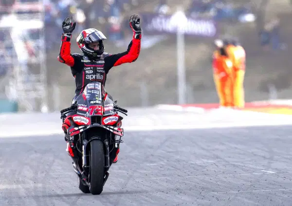 Domenica d&rsquo;anime indomite: Bezzecchi re di Portimao con A. Marquez e Acosta, il crash di Pecco, la guerra di Quartararo, il punto di Bulega e un &ldquo;obrigado Miguel&rdquo; da lacrimoni. Se non vi basta c&rsquo;&egrave; anche altro&hellip;