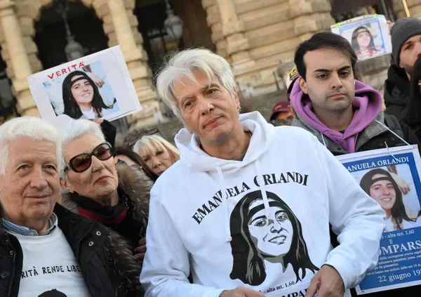 Emanuela Orlandi &egrave; stata pedinata dalla Banda della Magliana prima del rapimento? Chi &egrave; che l&rsquo;ha strattonata per strada? E cosa intendevano con la frase &ldquo;eccola &egrave; lei?&rdquo; &Egrave; il Vaticano il mandante dietro De Pedis?