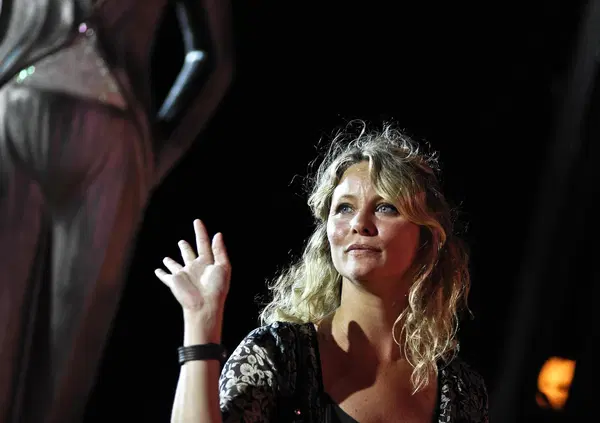 Siamo stati nell&rsquo;iperuranio con Flavia Vento: &ldquo;Io spiritual coach, invito Teo Mammucari ai miei corsi da 30 euro. E presto torno in TV&rdquo;