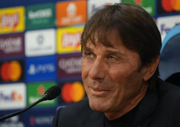 Cara Napoli, ma che &egrave; sta chiavica? Non se ne pu&ograve; pi&ugrave; di Antonio Conte e della sua comunicazione 'piangina'. Altro che le tre C di De Laurentiis