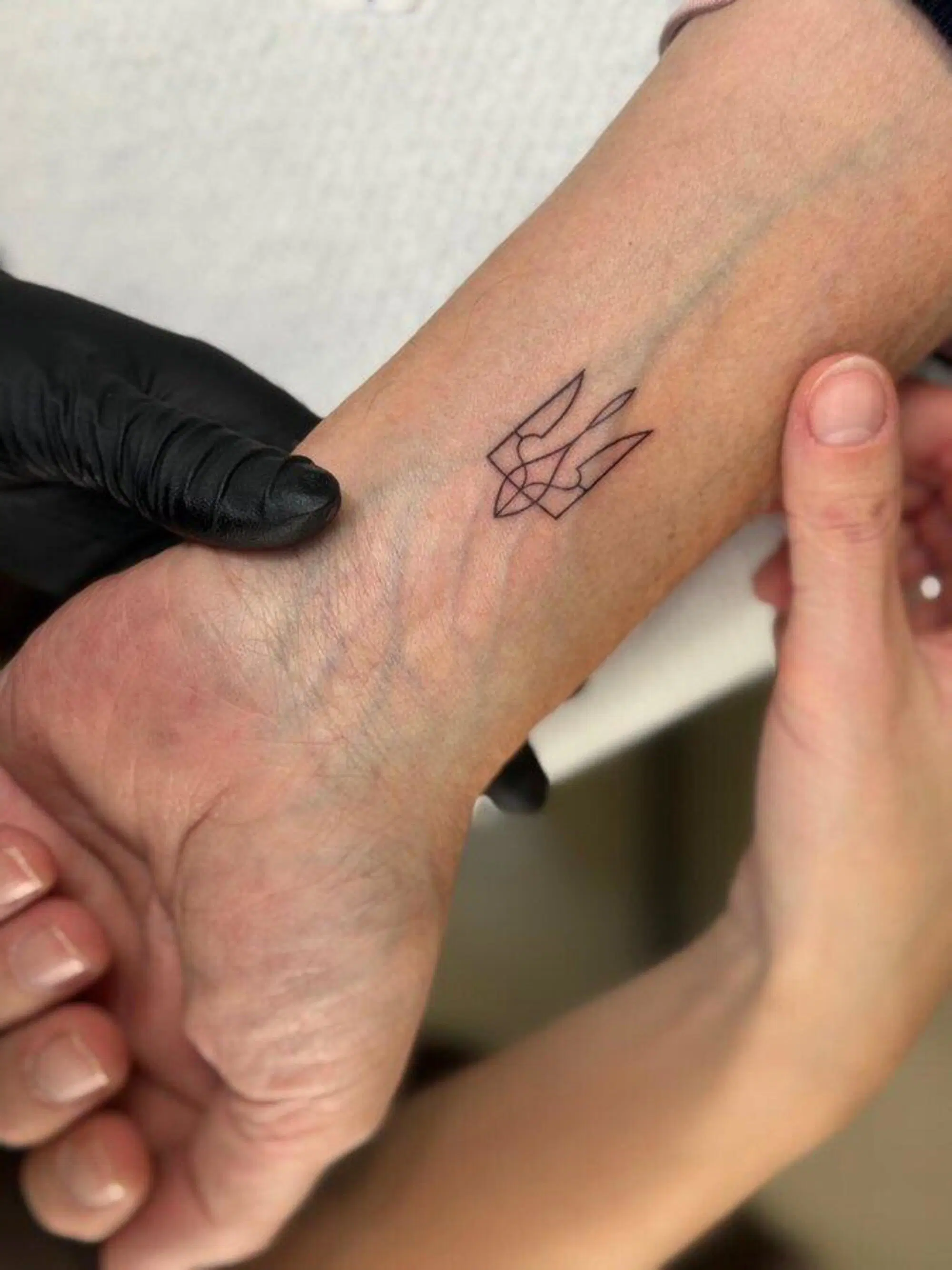 Il tatuaggio di Carlo Calenda