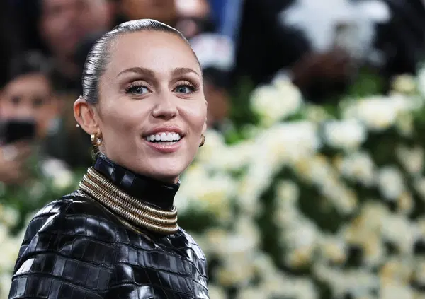 Il meglio (e il peggio) dei singoli della settimana: Tommaso Paradiso cita Carboni, Miley canta il nuovo &ldquo;Avatar&rdquo;, Charli XCX &egrave; horror