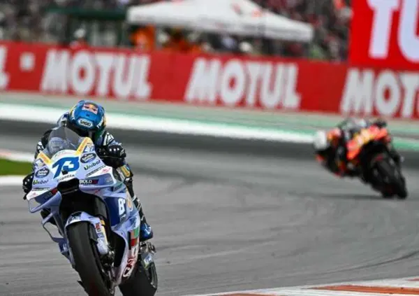 Anche l&rsquo;ultima Sprint &egrave; firmata Marquez: Alex asfalta il sogno di Pedro Acosta (che dopo il disastro della Ducati di Pecco Bagnaia &egrave; quarto nel mondiale)