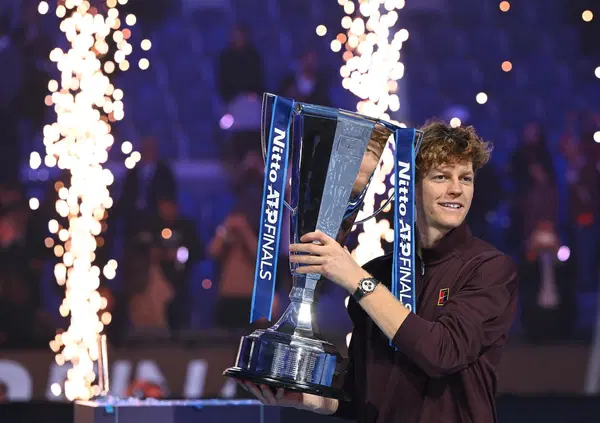 &ldquo;Tutto porta a questo&rdquo;: Jannik Sinner, doccia di champagne per lavare via il Clostebol e la dura legge di Carlos Alcaraz