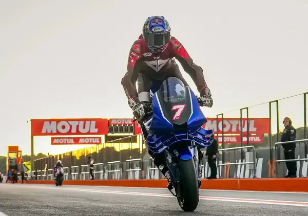 Toprak Razgatlioglu, la rondine di Bagnaia, Aprilia a fuoco: tutto quello che &egrave; successo a Valencia mentre per la MotoGP finisce per davvero