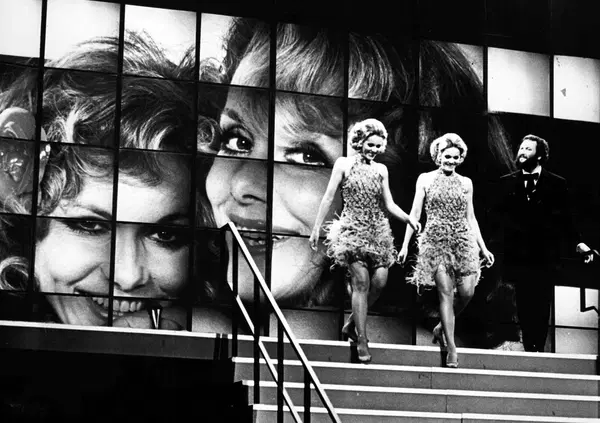 Che bello morire come le gemelle Kessler. Giordano e Ferrara, state boni, vi raccontiamo gli ultimi attimi di vita del duo pi&ugrave; amato d'Italia