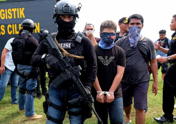 Sta arrivando uno tsunami di meth (e MOW lo aveva anticipato): chi c'&egrave; dietro al nuovo flusso globale delle metanfetamine che travolge Europa e Usa