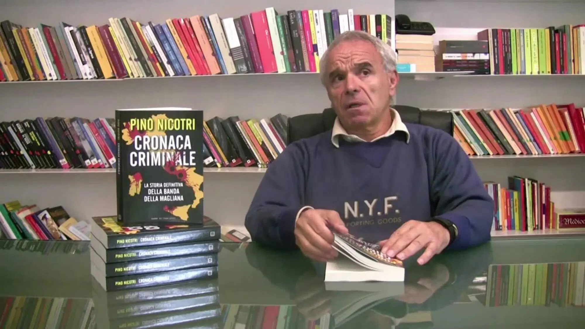 Pino Nicotri con il suo libro "Cronaca criminale: la storia definitiva della Banda della Magliana"