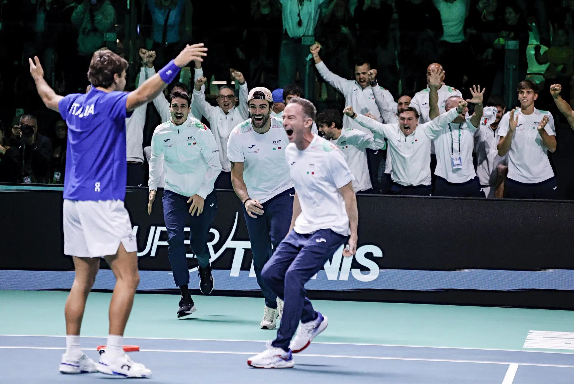La Nazionale italiana festeggia per la vittoria della Coppa Davis