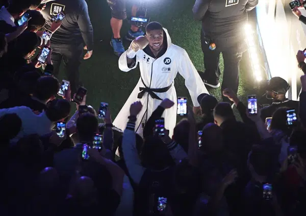 La decadenza della boxe moderna &egrave; tutta qui: se anche un campione del mondo come Anthony Joshua accetta di lottare con l&rsquo;influencer Jake Paul cosa rimane di questa disciplina?