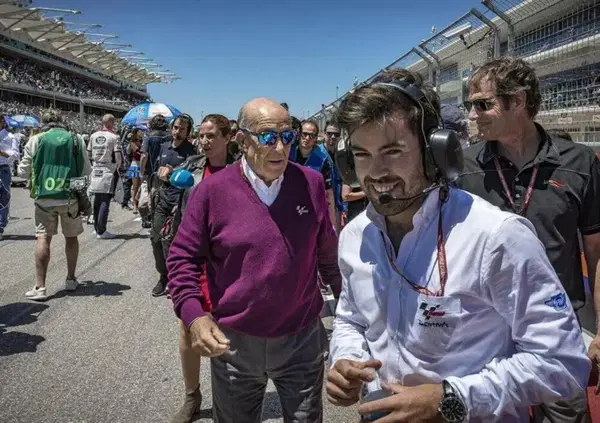 Quo vides, MotoGP? Sky tratta per i diritti, Discovery lavora con Liberty Media e DAZN si fa avanti grazie a una mano dalla Spagna. Ma Dorna ha gi&agrave; scelto?
