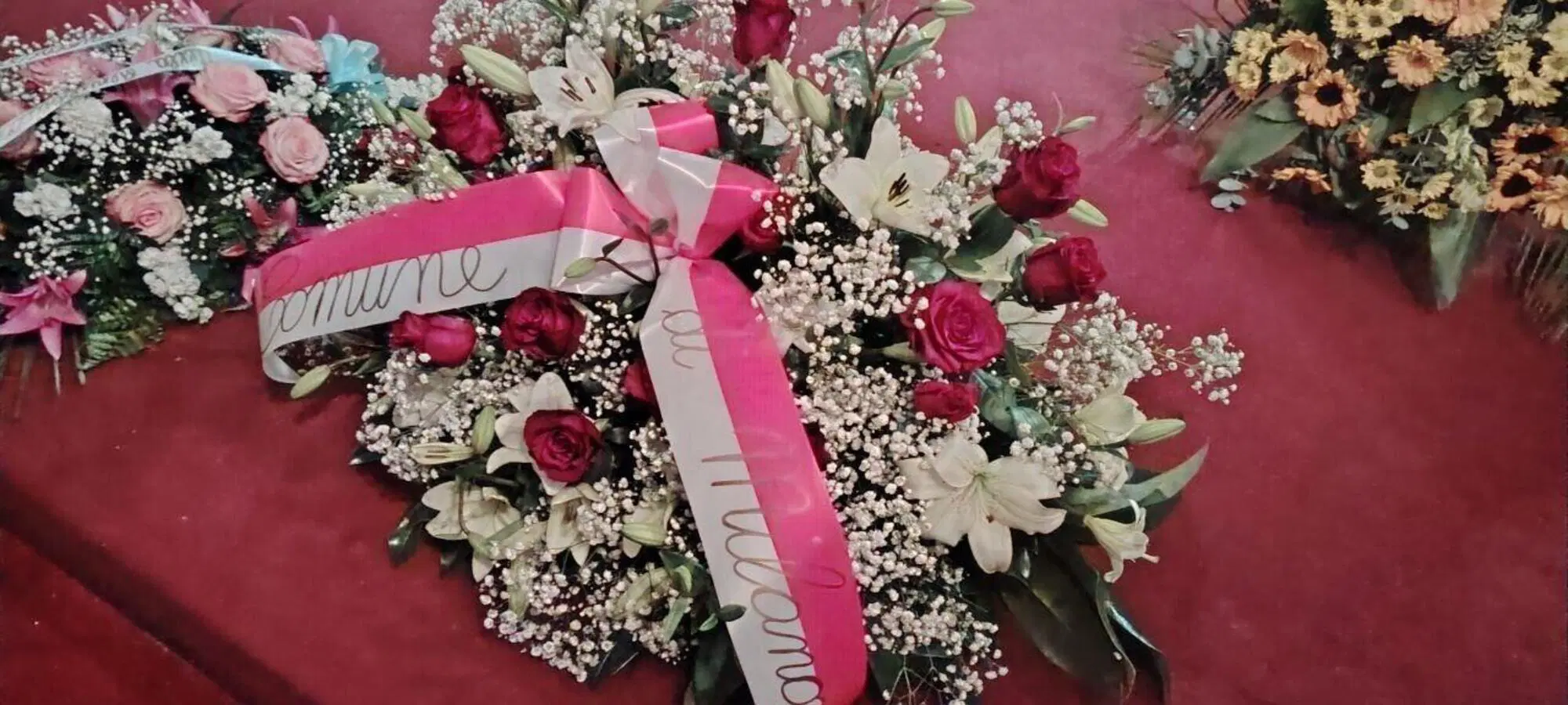 Corona di fiori mandata da Ignazio La Russa
