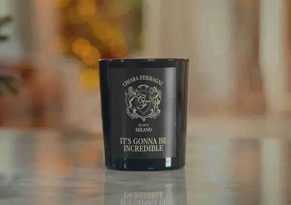 Chiara Ferragni lancia la sua candela sui social e in tanti si lamentano che l'odore non si pu&ograve; "immaginare", ma il problema &egrave; proprio l'odore