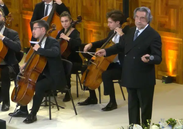 Riccardo Muti in Cattolica sfotte Beatrice Venezi senza citarla: "Fare i buffoni sul palco &egrave; molto grave, preferisco Tot&ograve;"