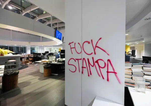 Solidariet&agrave;? "Ma se Elkann vende La Stampa ai costruttori leghisti del Ponte sullo Stretto e Repubblica a Bin Salman". Parla l'insider&nbsp;Bruno&nbsp;Babando