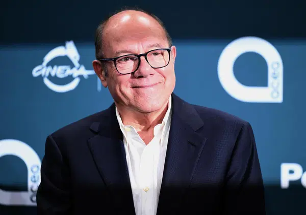 Ma cosa ha lasciato Verdone agli italiani? Una &ldquo;Vita da Carlo&rdquo; e un dizionario di battute. E la serie su Paramount+ ci racconta che i giovani meritano fiducia