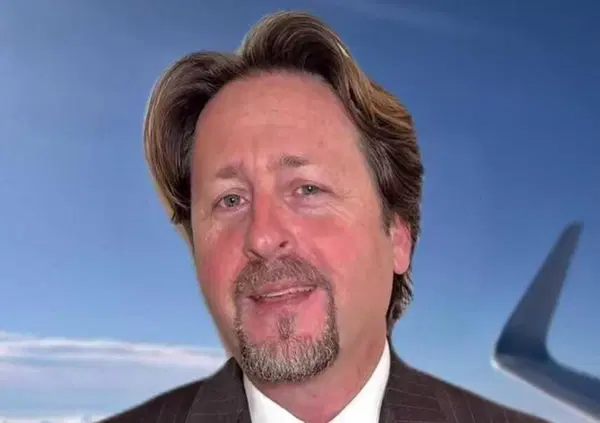 Il grande "SUCA" di Manlio Messina scritto nel cielo. Nasce la compagnia aerea Etna Sky