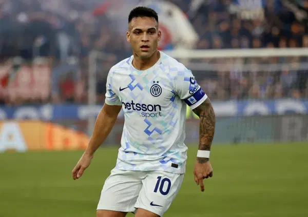 Ok la panchina che festeggia con Pio Esposito, ma perch&eacute; Lautaro &egrave; sembrato fuori dal gruppo? C&rsquo;&egrave; un problema con il capitano dell&rsquo;Inter?