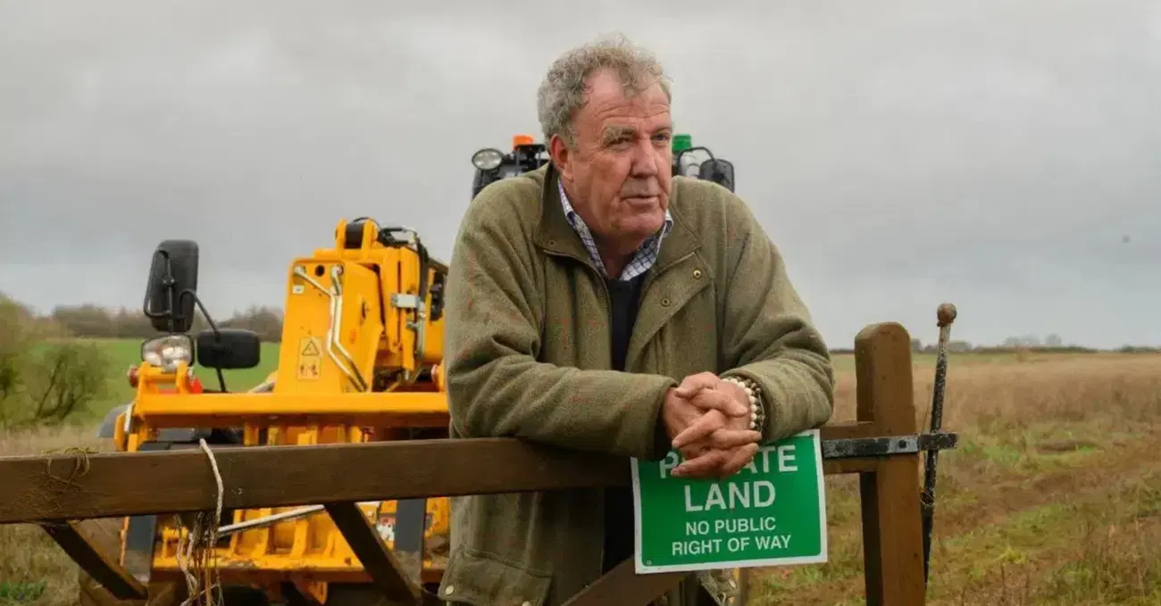 Jeremy Clarkson che percula la Ferrari di Elkann &egrave; una meraviglia, ma anche il trailer di Abu Dhabi in stile Star Wars non ci dispiace