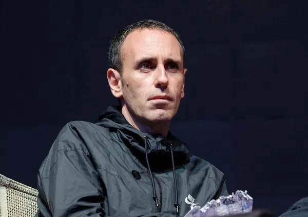 Zerocalcare pubblica &ldquo;Nel nido dei serpenti&rdquo; e ammette che si sta cag*ndo addosso: &ldquo;La roba sui nazisti l'ho sempre fatta, se si cerca solo il consenso allora andavo a lavorare da Zara con mia cugina&rdquo;. Altro che Netflix e pizza sto caz*o&hellip;