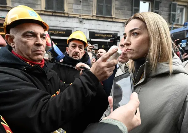 Elly Schlein, lo diciamo da un po' che ti devi spaventare! Silvia Salis in mezzo agli operai dell'Ilva &egrave; tutto ci&ograve; di cui devi&nbsp;avere&nbsp;paura