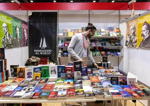 Pure noi abbiamo fatto il reportage allo stand di Passaggio al Bosco: "Era di fronte allo stand di Lotta Comunista"