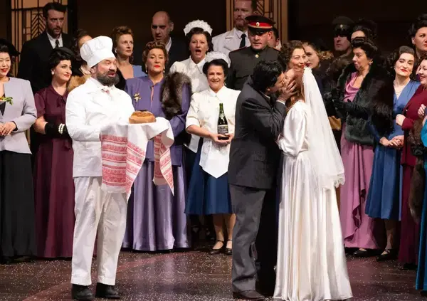 La noia della Prima della Scala: l&rsquo;opera &egrave; lunghissima, ma vi siete accorti che c&rsquo;&egrave; del sesso? E il commento di Milly Carlucci, Bruno Vespa e Mahmood&hellip; 