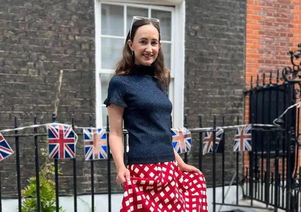 Con Sophie Kinsella se ne va una stagione felice della narrativa, quella della Cick-Lit: da Colazione da Tiffany a I Love Shopping passando da Sex and the City e Bridget Jones