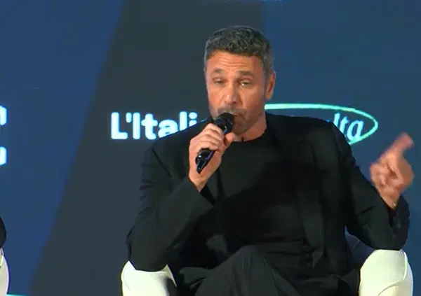 La presunta "impotenza" di Raoul Bova "Occhi Spaccanti" ad Atreju, le inopportune domande di Paola Ferazzoli e tante altre gaffe del panel voluto da&nbsp;Arianna&nbsp;Meloni