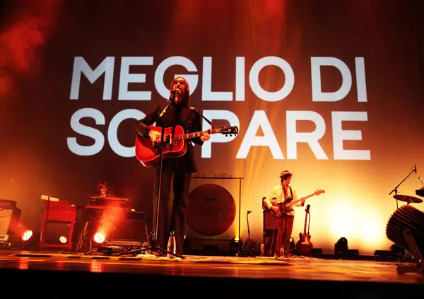 I Baustelle che riempiono il Forum di Milano (per dirci addio?) sono meglio di scopare nell'idiozia di questi anni. Ecco perch&eacute; siamo venuti tutti