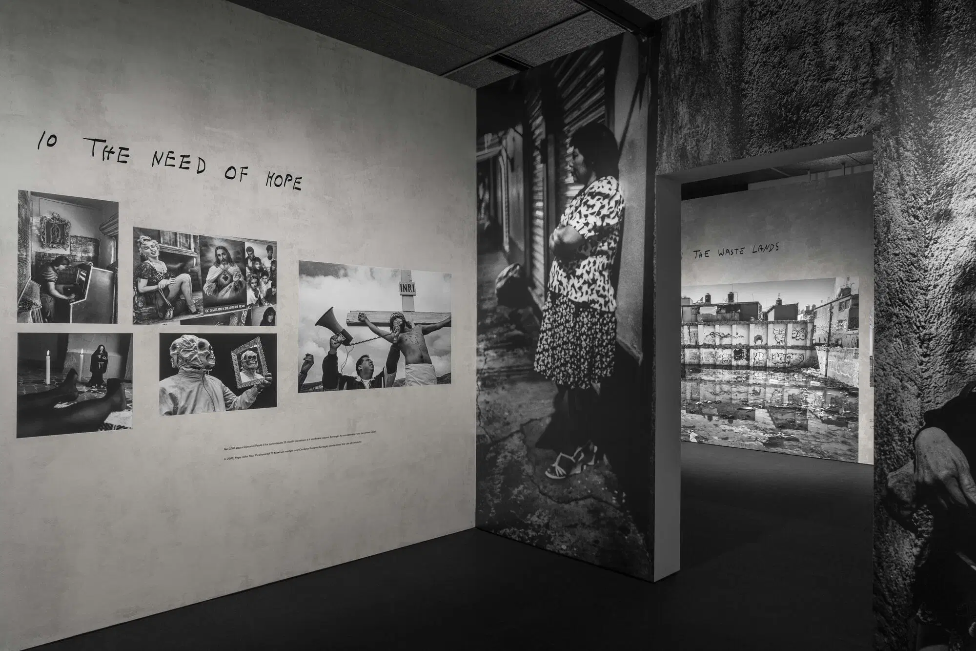 Immagine della mostra &ldquo;Sue&ntilde;o Perro: Instalaci&oacute;n Celuloide de Alejandro G. I&ntilde;&aacute;rritu&rdquo;, &ldquo;Mexico 2000: The Moment That Exploded&rdquo; Foto: DSL Studio &ndash; Delfino Sisto Legnani e Melania Dalle Grave