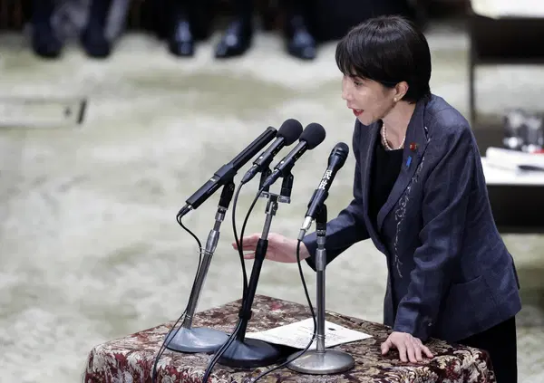 In Giappone la premier Takaichi Sanae sdogana il &ldquo;nuovo fascismo&rdquo;. Tra poco la copieranno anche in Europa (e indovinate quale Paese per primo?)