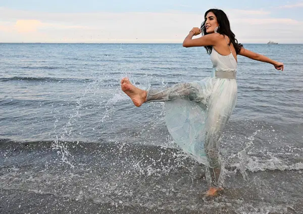 Stefano De Martino e Roc&iacute;o Mu&ntilde;oz Morales stanno insieme per business? Lei ha in promo un libro sul divorzio, scuola Ilary Blasi, lui&hellip; un altro che deve ringraziare Raoul Bova!