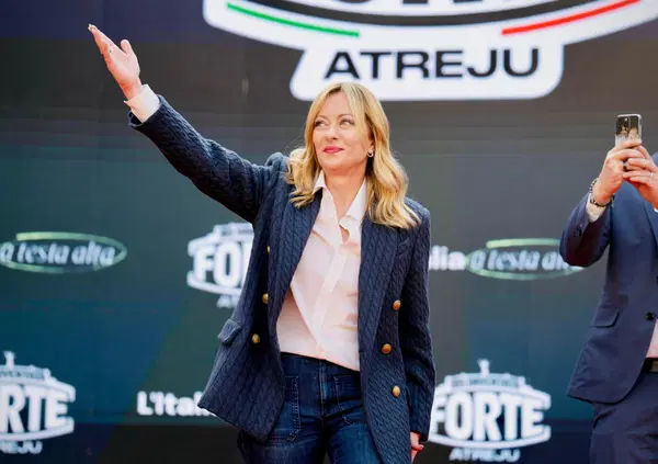 Ad Atreju Giorgia Meloni mette in mostra &ldquo;il presepe degli intellettuali&rdquo;: dal Pasolini &ldquo;vate dei porci&rdquo; al Gramsci di Alessandro Giuli. E la sinistra glielo lascia fare&hellip;