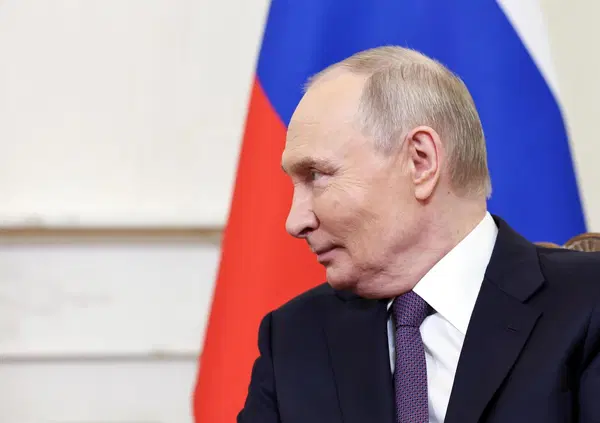 Abbiamo letto tutto il libro di Di Battista &ldquo;La Russia non &egrave; il mio nemico&rdquo;. Ma non l'avevamo gi&agrave; fatto qualche anno fa? Nel nuovo libro dell'ex grillino la "russofobia" &egrave; un complotto dell'Occidente