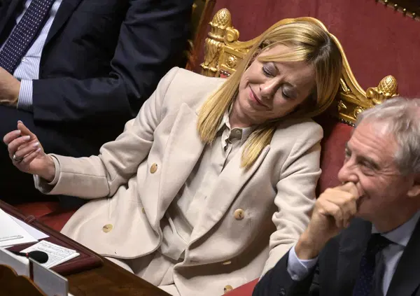 Ora Giorgia Meloni viene anche premiata come youtuber di successo (tramite il suo esperto della comunicazione)