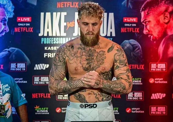 Ode a Jake Paul, l&rsquo;eroe grottesco del nostro tempo: preso a pugni da Joshua in cambio del &ldquo;content&rdquo; e tanti milioni. E se ci sta sulle pal*e dovremmo farci qualche domanda