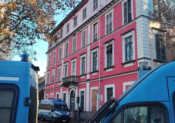 Torino &egrave; pronta a recidere il cordone ombelicale. Dall'Askatasuna militarizzata alla triste San Salvario de La Stampa e Repubblica. Un reportage sentimentale