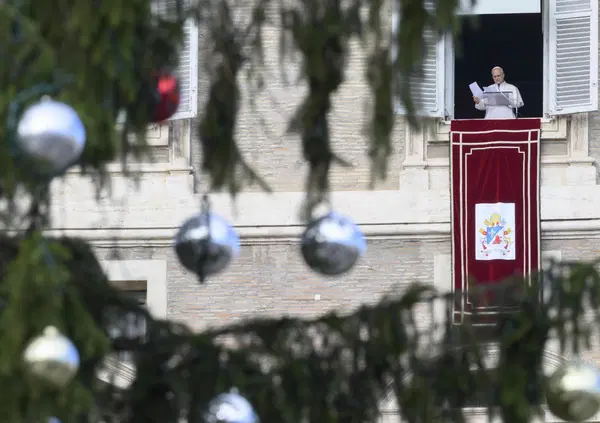 Il cerimoniere del Vaticano come Fabrizio Corona? Curia e Cardinali "culattoni, tutti insieme": il video shock...
