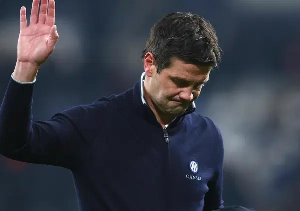 Chivu d&agrave; una lezione a Conte, Criscitiello e Allegri. Il calcio non si fa con le offese ma con i valori: imparate