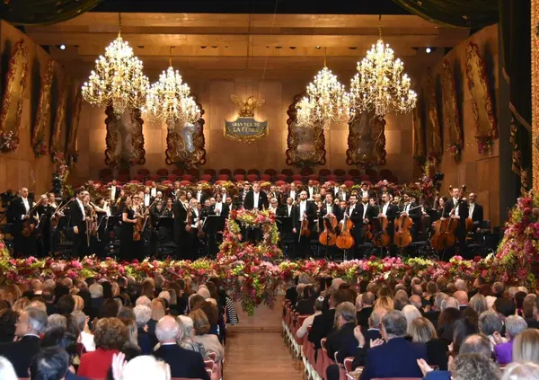 Altro che spillette contro Beatrice Venezi! Il Concerto di Capodanno dell&rsquo;orchestra del Teatro La Fenice &egrave; un pigiama party in diretta su Rai 1