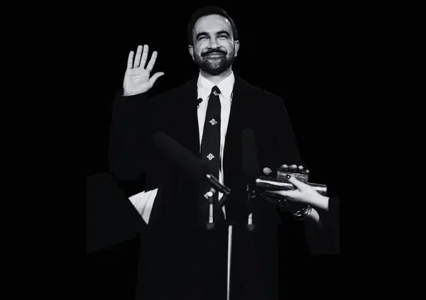 Il sindaco musulmano di New York eroe della sinistra giura sul Corano, ma i progressisti non erano tutti laici? 