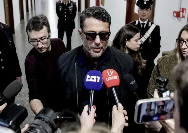 Caso Signorini, vendita gruppo Gedi, Elkann non ha pi&ugrave; bisogno della stampa ma delle piattaforme, unico modo per spegnere quelli come Corona. &Egrave; il potere che cambia pelle, bellezza