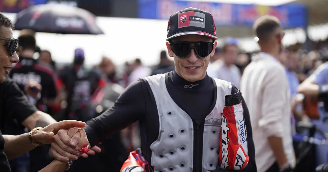 Questo Marc Marquez sorride e parla di tutto: la paura della morte, il dolore al braccio, il ritiro, Valentino Rossi e quella fame l&igrave;