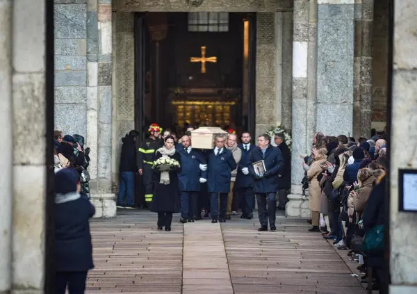 Dalla cicatrice del dolore: reportage dal funerale di Achille Barosi: quanto pesano le parole della madre e del padre