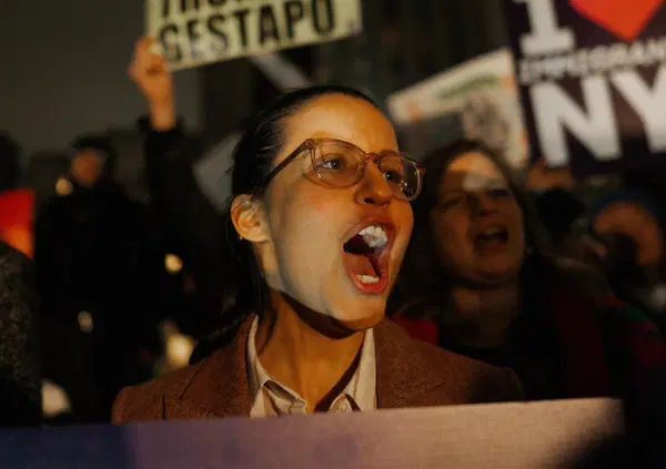 Il mondo viene gi&ugrave; e Rai 1 che fa? Manda in onda Don Matteo con Raoul Bova. E lo chiamano servizio pubblico&hellip;